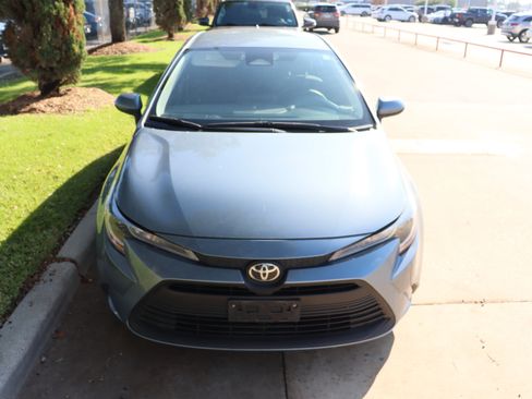 Used 2023 Toyota Corolla LE image 3