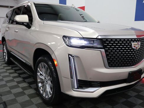 Used 2021 Cadillac Escalade Premium Luxury w/ LPO, Illumination Package AWD/4WD image 23
