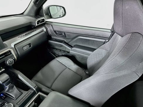 Certified 2025 Toyota Tacoma SR5 AWD/4WD image 22