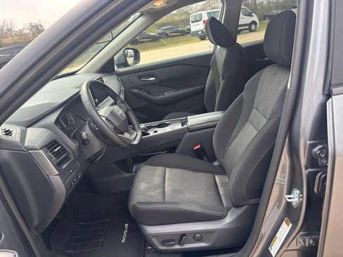 Used 2025 Nissan Rogue SV image 29