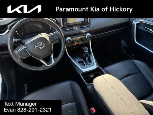 Used 2019 Toyota RAV4 Limited image 16