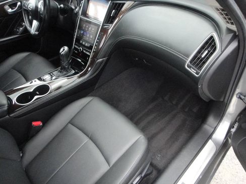 Used 2019 INFINITI Q50 Luxe w/ Essential Package (3.0T Luxe) AWD/4WD image 15