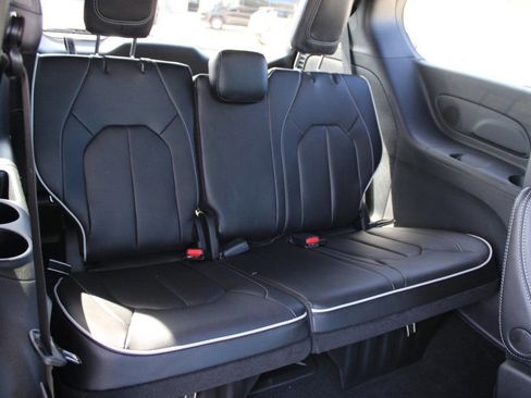 New 2026 Chrysler Pacifica Limited w/ S Appearance Package image 30