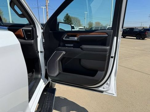 Used 2022 GMC Sierra 1500 Denali w/ Denali Reserve Package AWD/4WD image 25