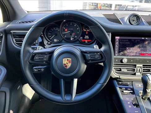 Used 2024 Porsche Macan image 5