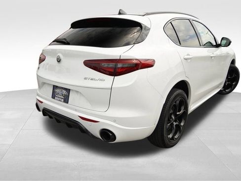Used 2023 Alfa Romeo Stelvio Veloce image 4