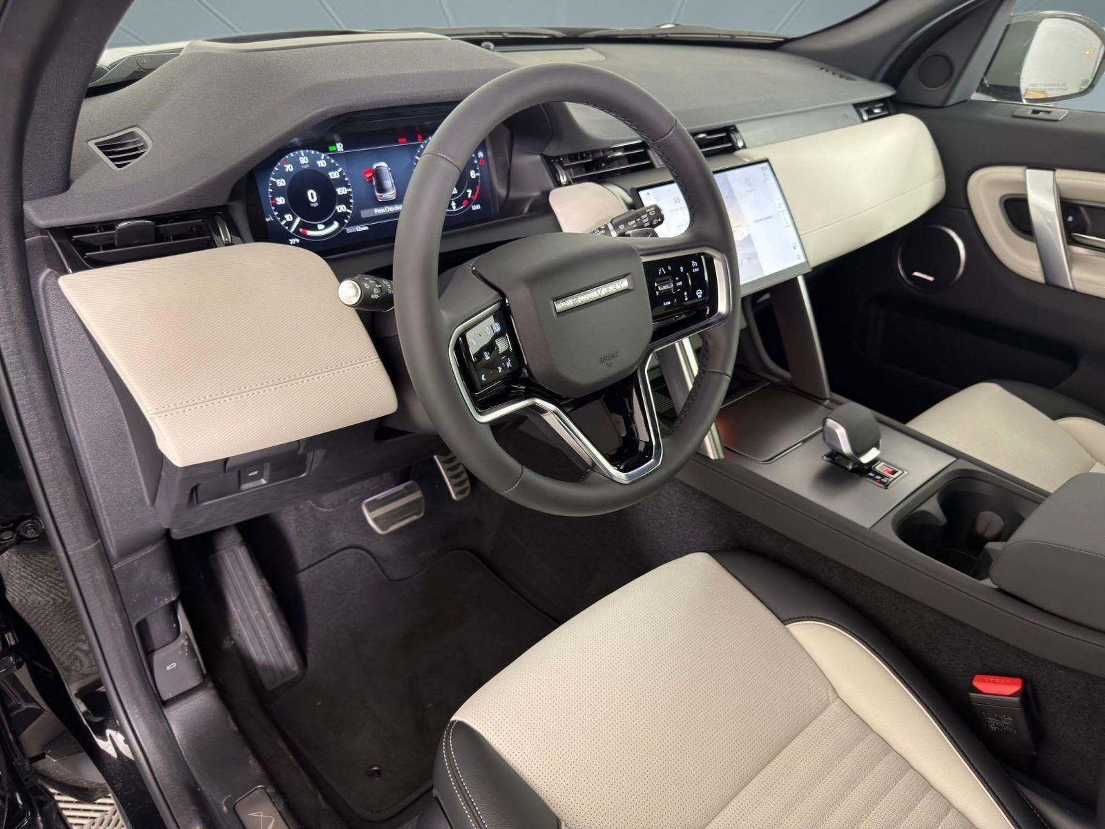 Used 2026 Land Rover Discovery Sport Landmark AWD/4WD image 4