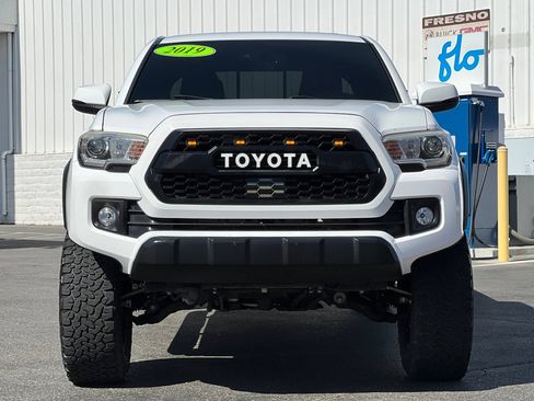 Used 2019 Toyota Tacoma TRD Off-Road w/ TRD Premium Off Road Package AWD/4WD image 9