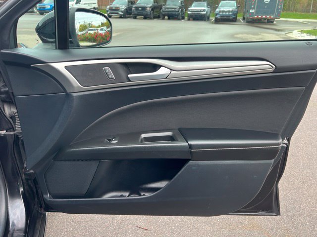 Used 2020 Ford Fusion SE FWD image 10