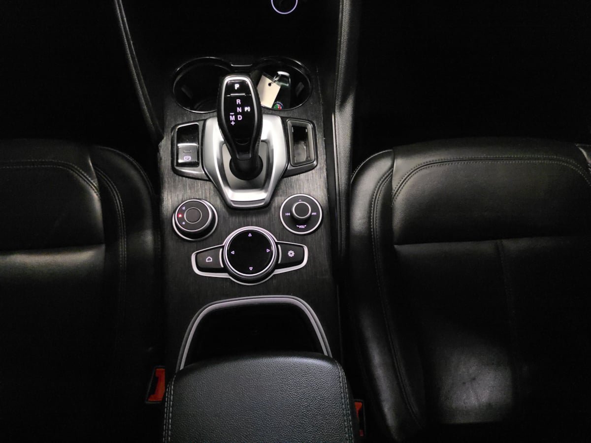 Used 2020 Alfa Romeo Giulia AWD w/ Cold Weather Package image 19