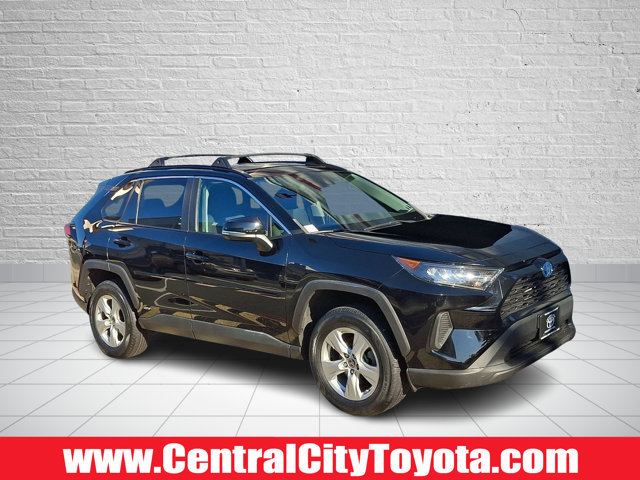 Used 2021 Toyota RAV4 LE AWD/4WD image 1