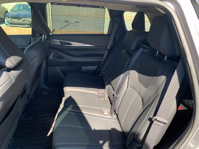 Used 2026 INFINITI QX60 Luxe w/ Cargo Package FWD image 11