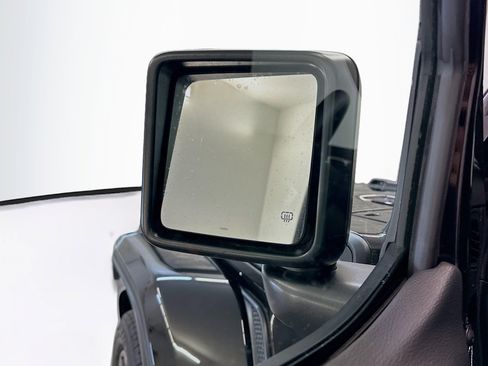 Used 2025 Jeep Wrangler Sahara image 16