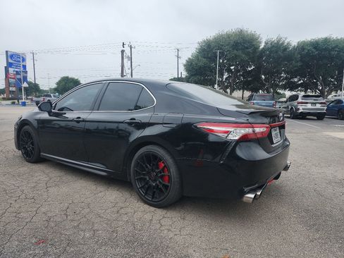 Used 2018 Toyota Camry XSE FWD image 5