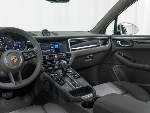 New 2026 Porsche Macan AWD/4WD image 21