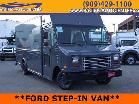 Used 2019 Ford E-450 and Econoline 450 Super Duty image 1