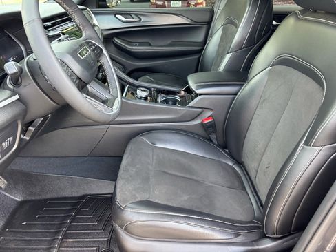 Used 2023 Jeep Grand Cherokee L Laredo image 7