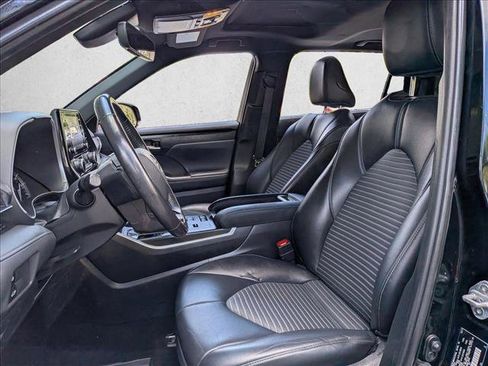 Used 2021 Toyota Highlander XSE FWD image 14