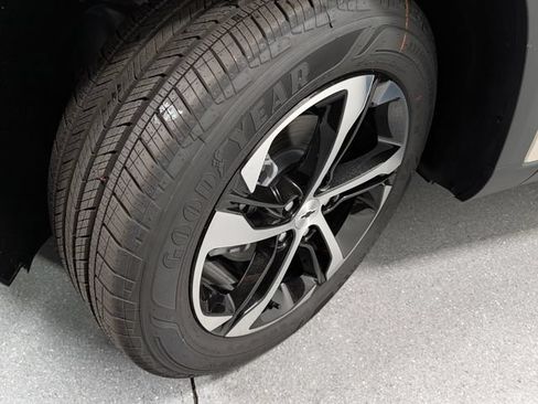 New 2026 Chevrolet Trax RS w/ Sunroof Package FWD image 9