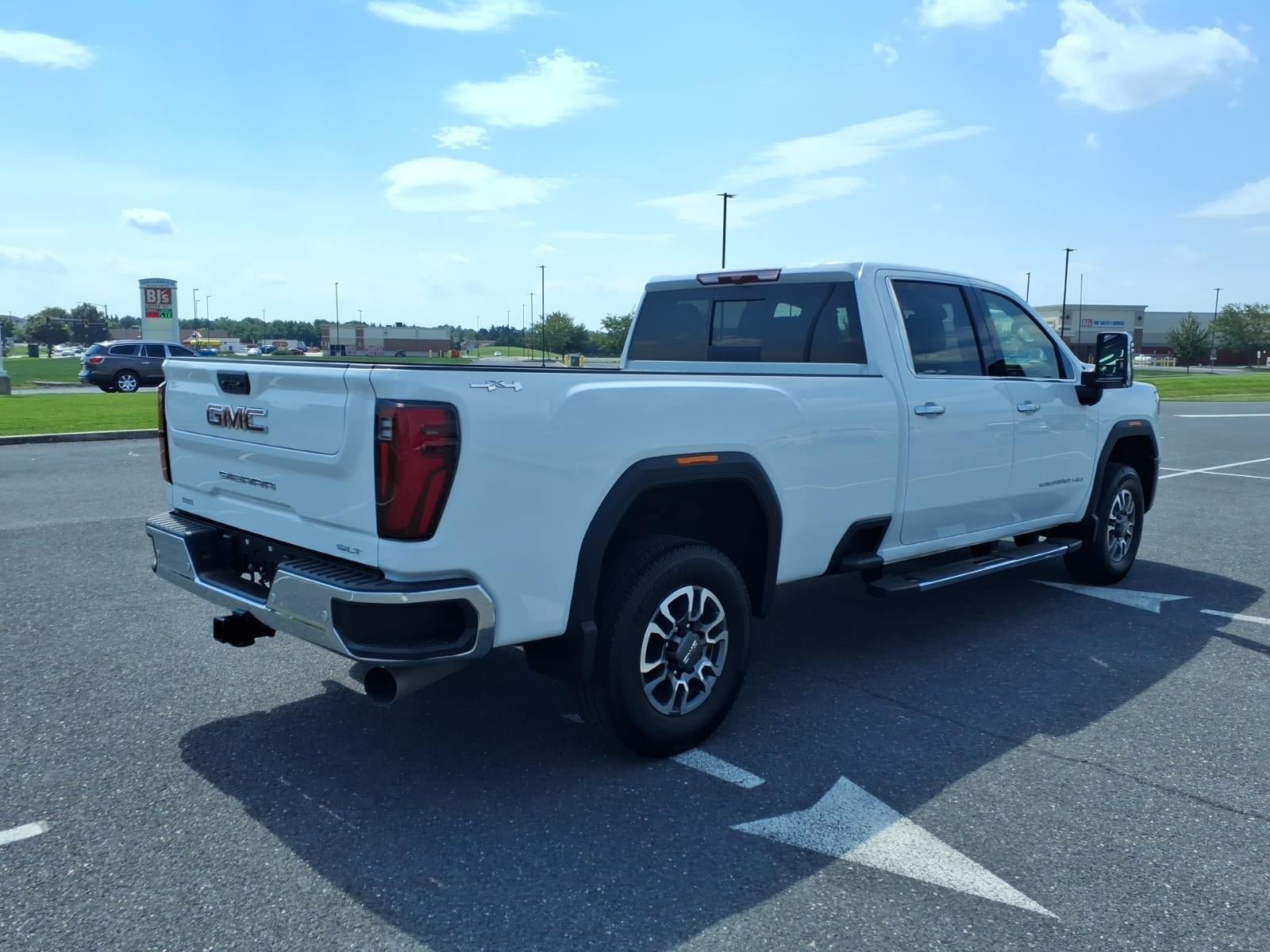 Certified 2024 GMC Sierra 2500 SLT w/ SLT Premium Package AWD/4WD image 4