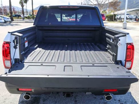 New 2026 Honda Ridgeline Black Edition image 9