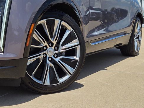 Certified 2024 Cadillac Lyriq Luxury AWD/4WD image 7