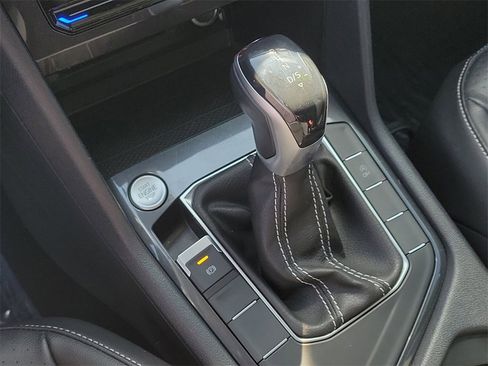 Used 2022 Volkswagen Tiguan SE image 27