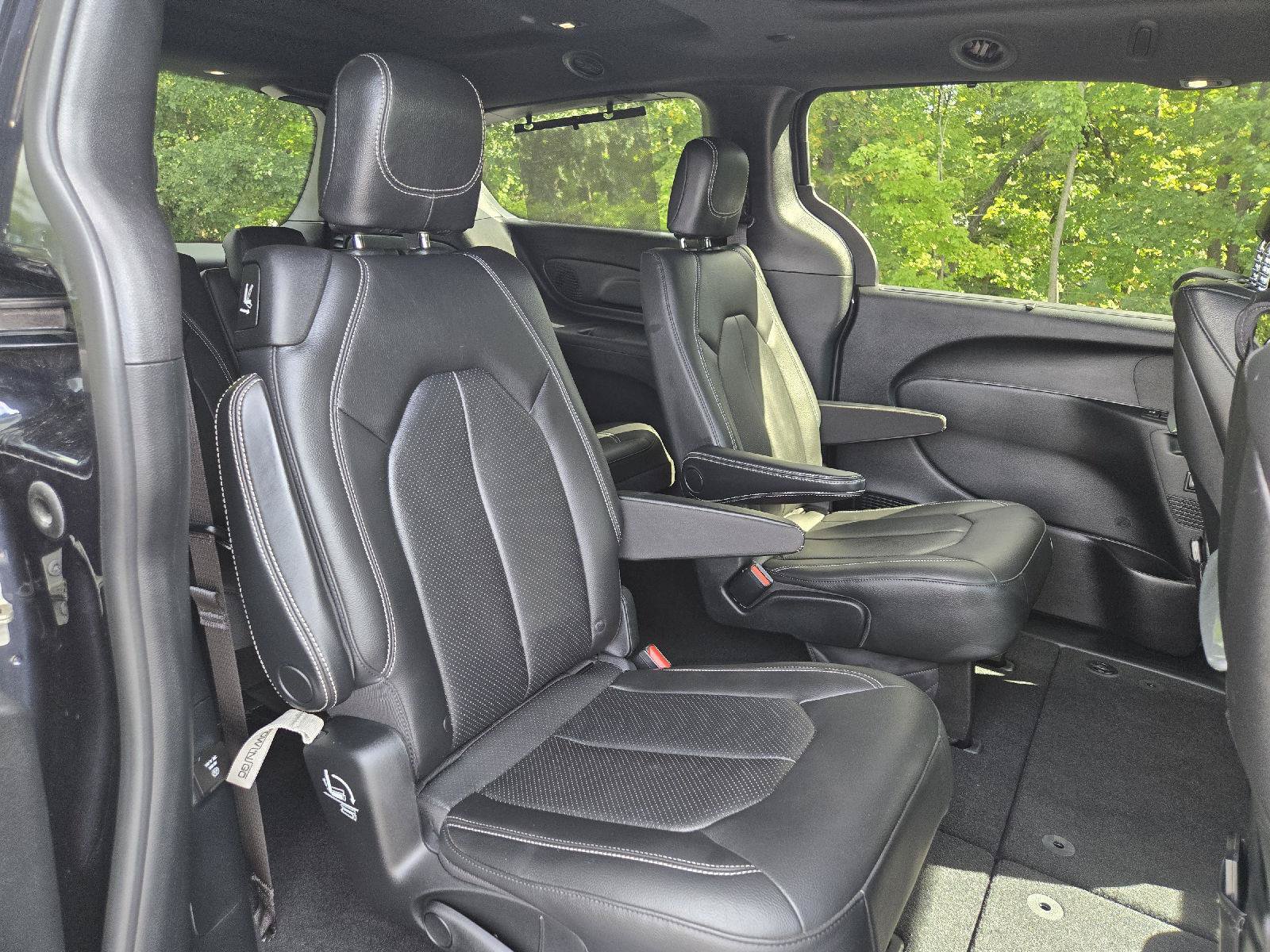 Used 2020 Chrysler Pacifica Touring-L Plus FWD image 29