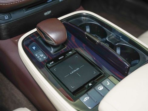 Used 2018 Lexus LS 500 w/ Luxury Package image 44