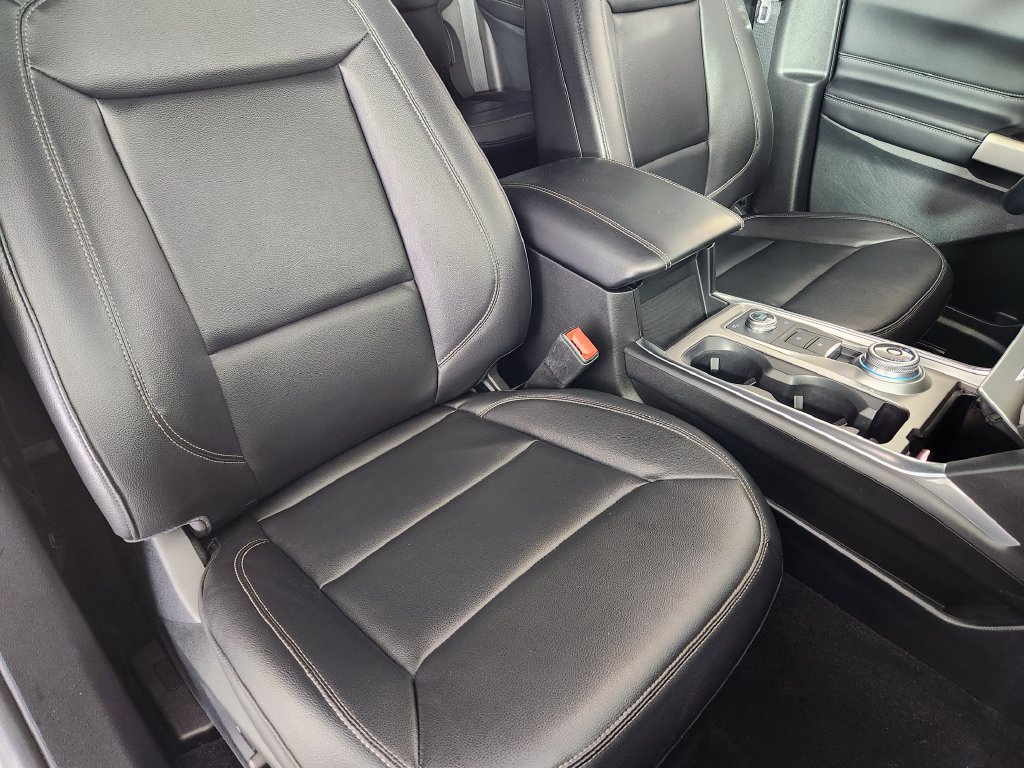 Used 2021 Ford Explorer XLT w/ Equipment Group 202A AWD/4WD image 11