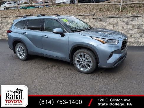 Used 2023 Toyota Highlander Limited image 1