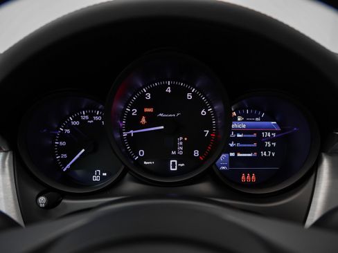 Certified 2026 Porsche Macan Turbo AWD/4WD image 34