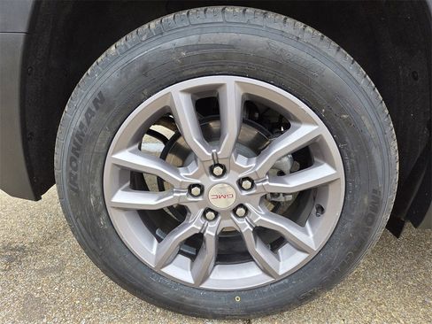 Used 2024 GMC Terrain SLT image 30