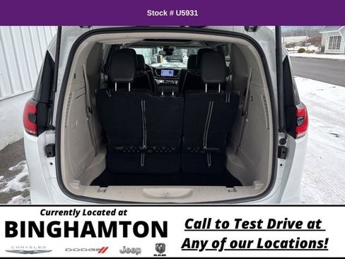 Used 2023 Chrysler Pacifica Limited image 30
