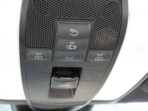 Used 2010 Mercedes-Benz C 300 Sedan image 70