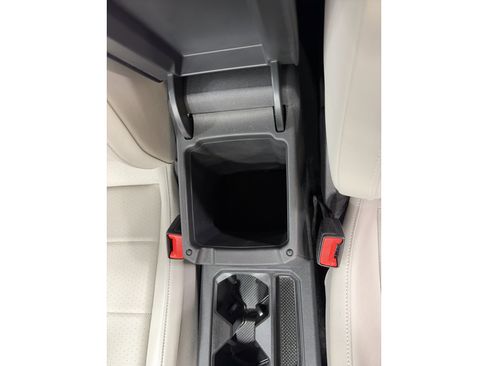 Used 2021 Volkswagen Tiguan SE AWD/4WD image 16
