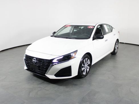 Certified 2024 Nissan Altima 2.5 S image 2