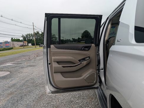 Used 2019 GMC Yukon XL SLT w/ Open Road Package AWD/4WD image 11