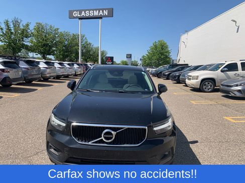 Used 2022 Volvo XC40 T5 Momentum w/ Premium Package AWD/4WD image 2
