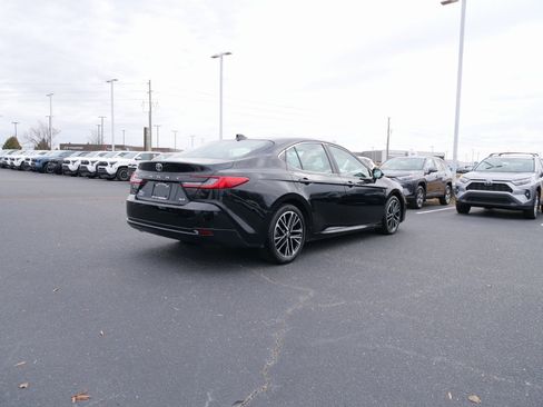 Used 2025 Toyota Camry XLE image 4