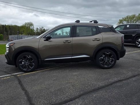 New 2026 Nissan Kicks SR w/ Cold Weather Package AWD/4WD image 5