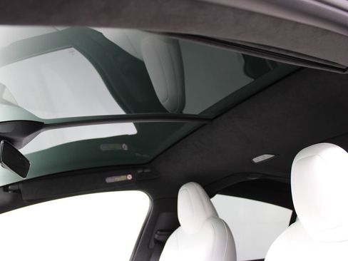 Used 2022 Tesla Model X Plaid image 9