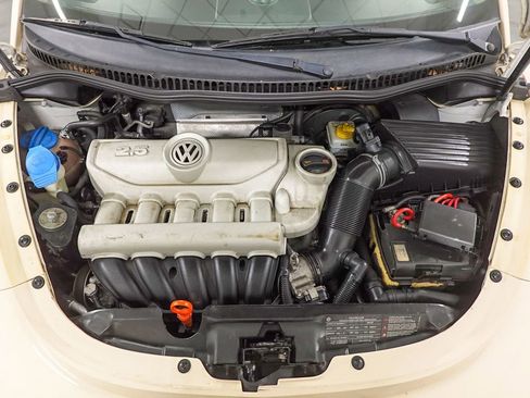 Used 2009 Volkswagen Beetle S image 23