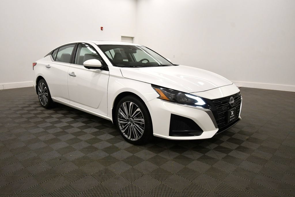 Used 2024 Nissan Altima 2.5 SL AWD/4WD image 10