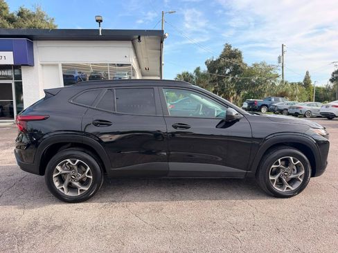 Used 2025 Chevrolet Trax LT FWD image 6