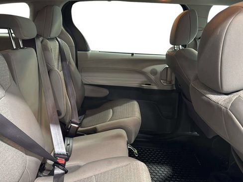 Used 2024 Toyota Sienna LE AWD/4WD image 14