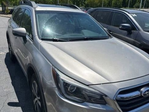 Used 2018 Subaru Outback 2.5i Limited AWD/4WD image 3