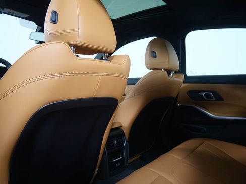 Certified 2025 BMW 330i Sedan image 19