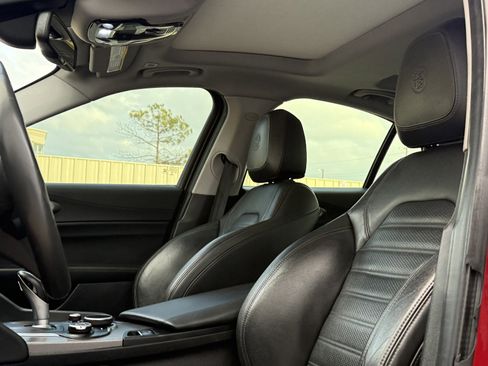 Used 2017 Alfa Romeo Giulia Ti w/ TI 19" Sport Package image 17