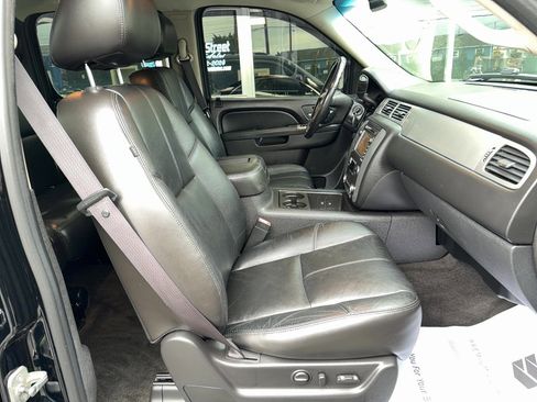 Used 2011 Chevrolet Avalanche LT AWD/4WD image 19
